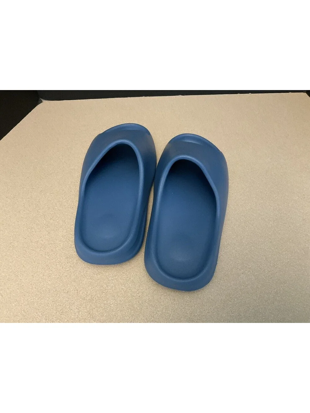 New! Mens YZY YS-01 Blue Comfort Slide Sandals. Size 8. Awesome Sandals!